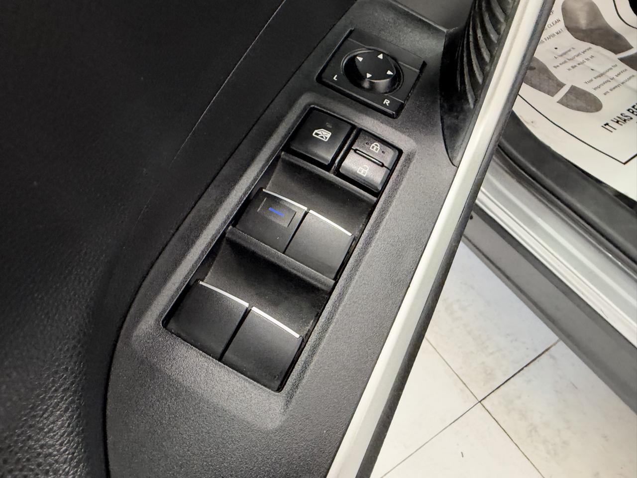 Toyota RAV4 Hybrid XSE AWD (Natl) 2021