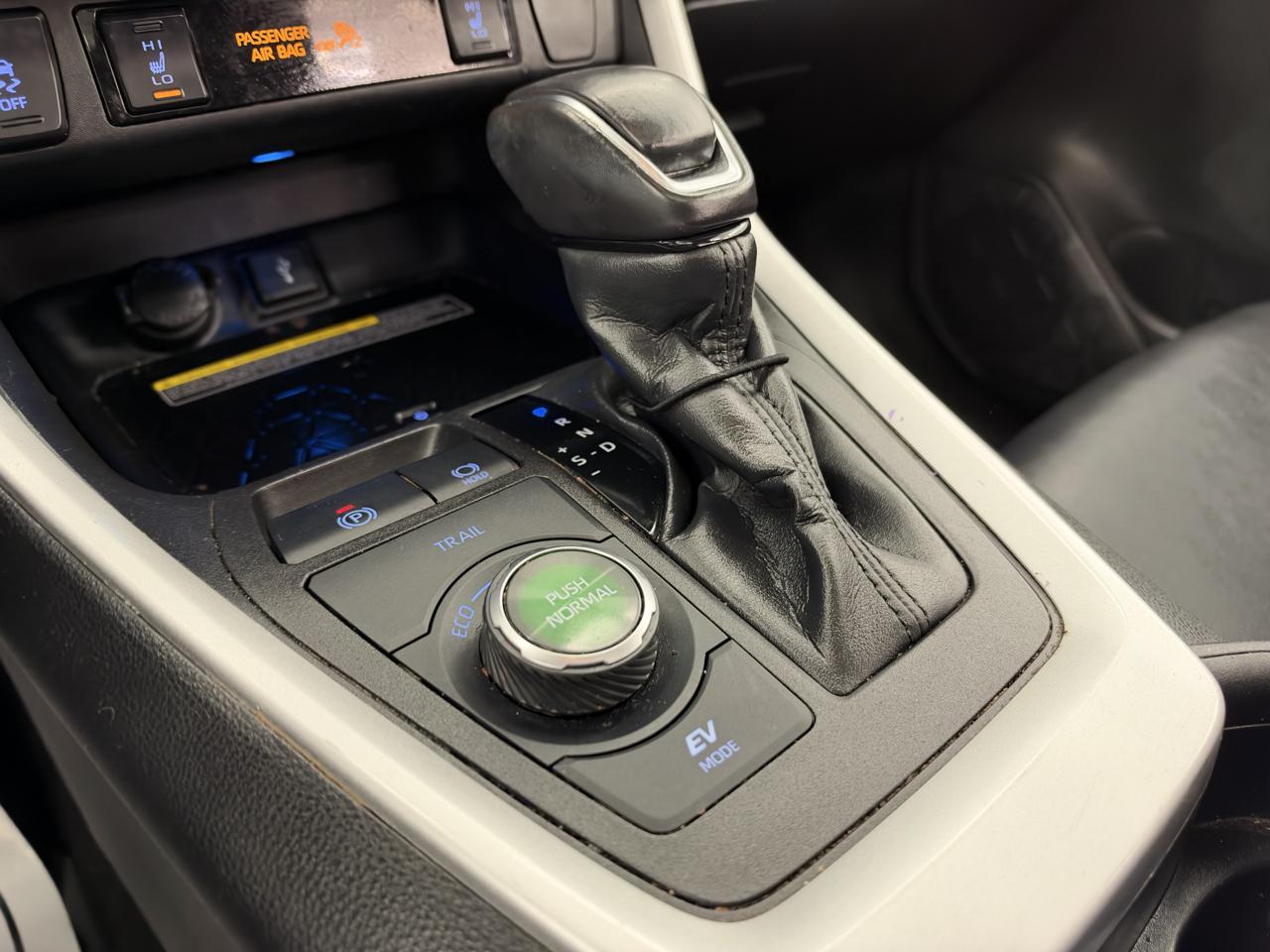 Toyota RAV4 Hybrid XSE AWD (Natl) 2021