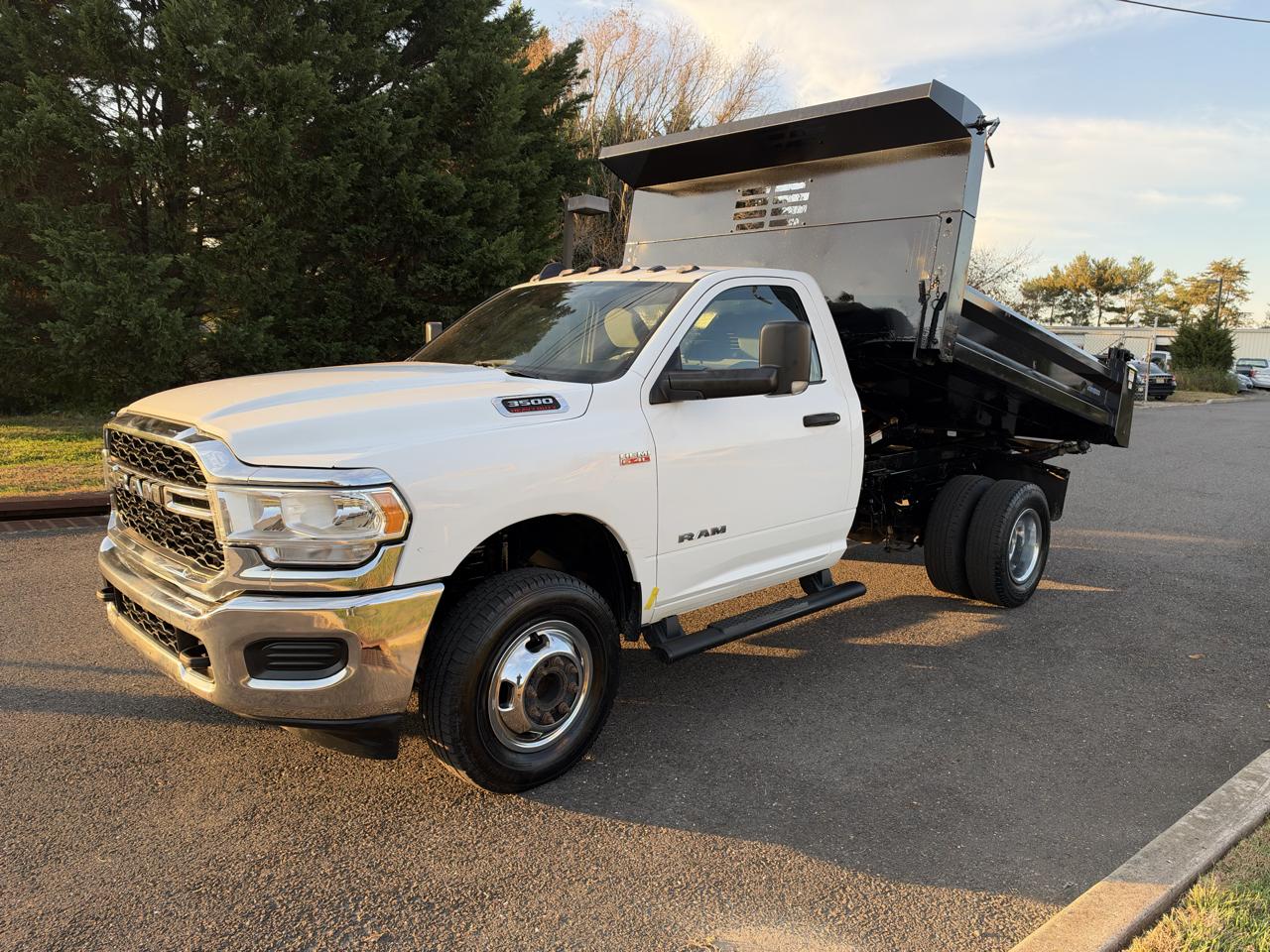 RAM 3500 Chassis Cab Tradesman 4WD Reg Cab 60" CA 143.5" WB 2022