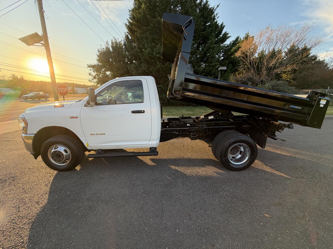 RAM 3500 Chassis Cab Tradesman 4WD Reg Cab 60" CA 143.5" WB 2022