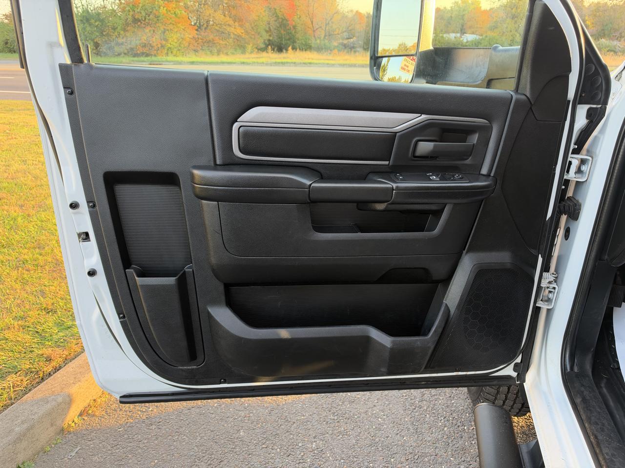 RAM 3500 Chassis Cab Tradesman 4WD Reg Cab 60" CA 143.5" WB 2022