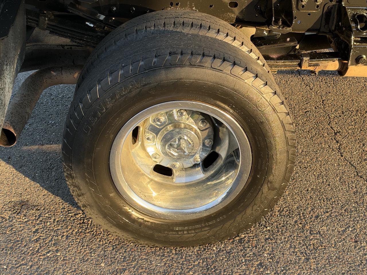 RAM 3500 Chassis Cab Tradesman 4WD Reg Cab 60" CA 143.5" WB 2022