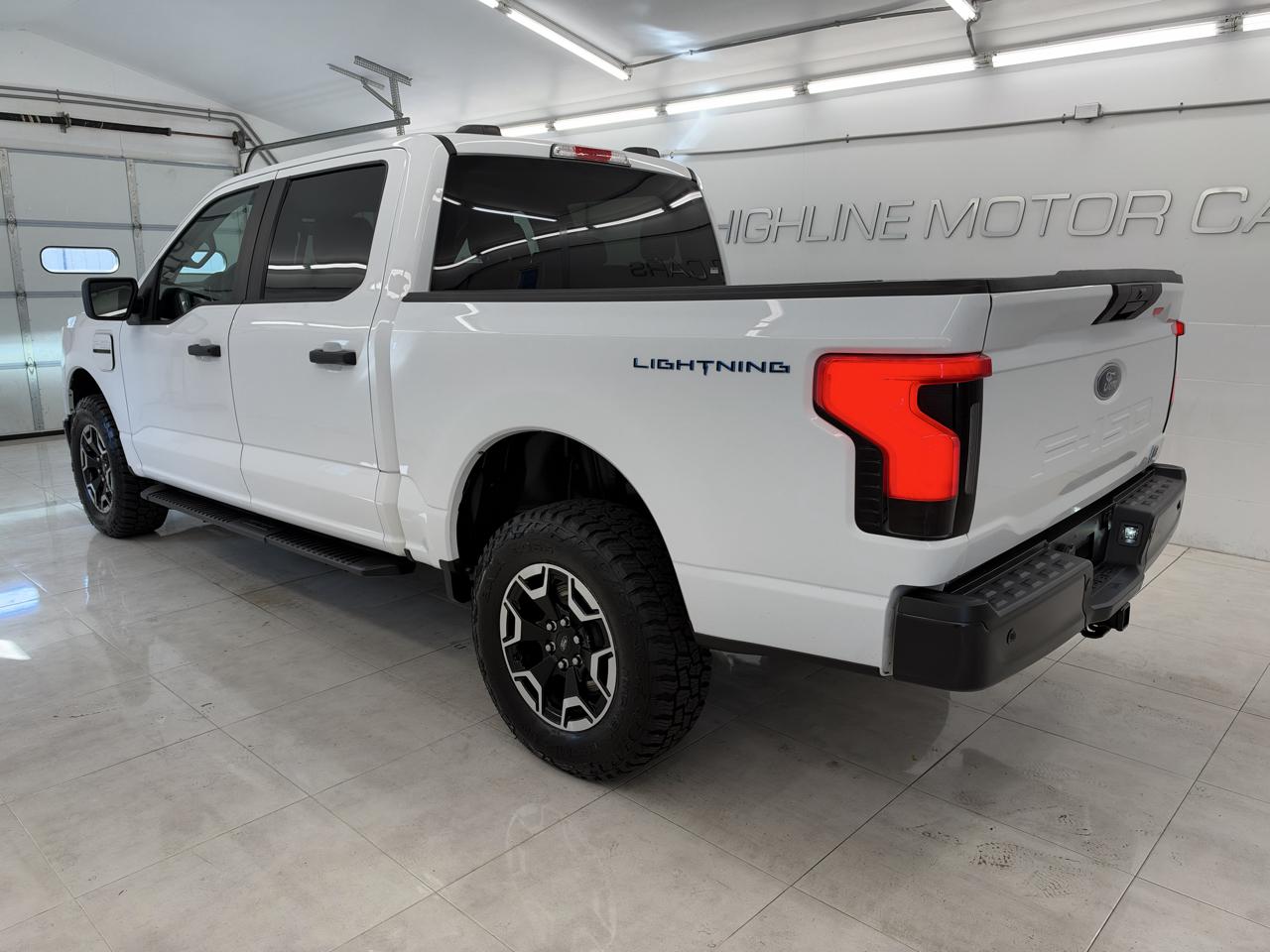 Ford F-150 Lightning LARIAT 4WD SuperCrew 5.5' Box 2022
