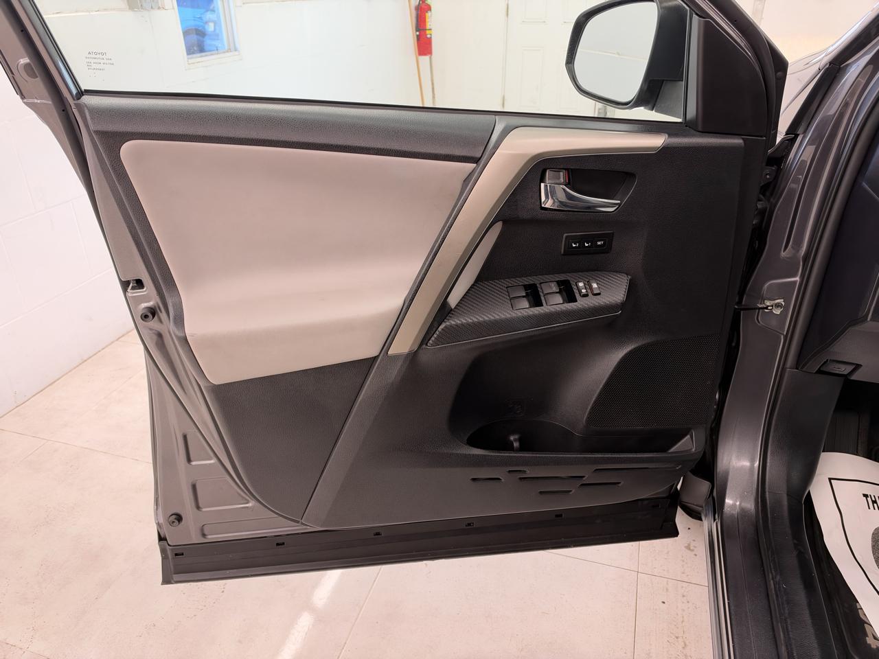 Toyota RAV4 AWD 4dr Limited (Natl) 2015