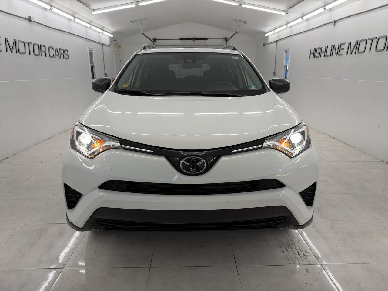 Toyota RAV4 LE FWD (Natl) 2017