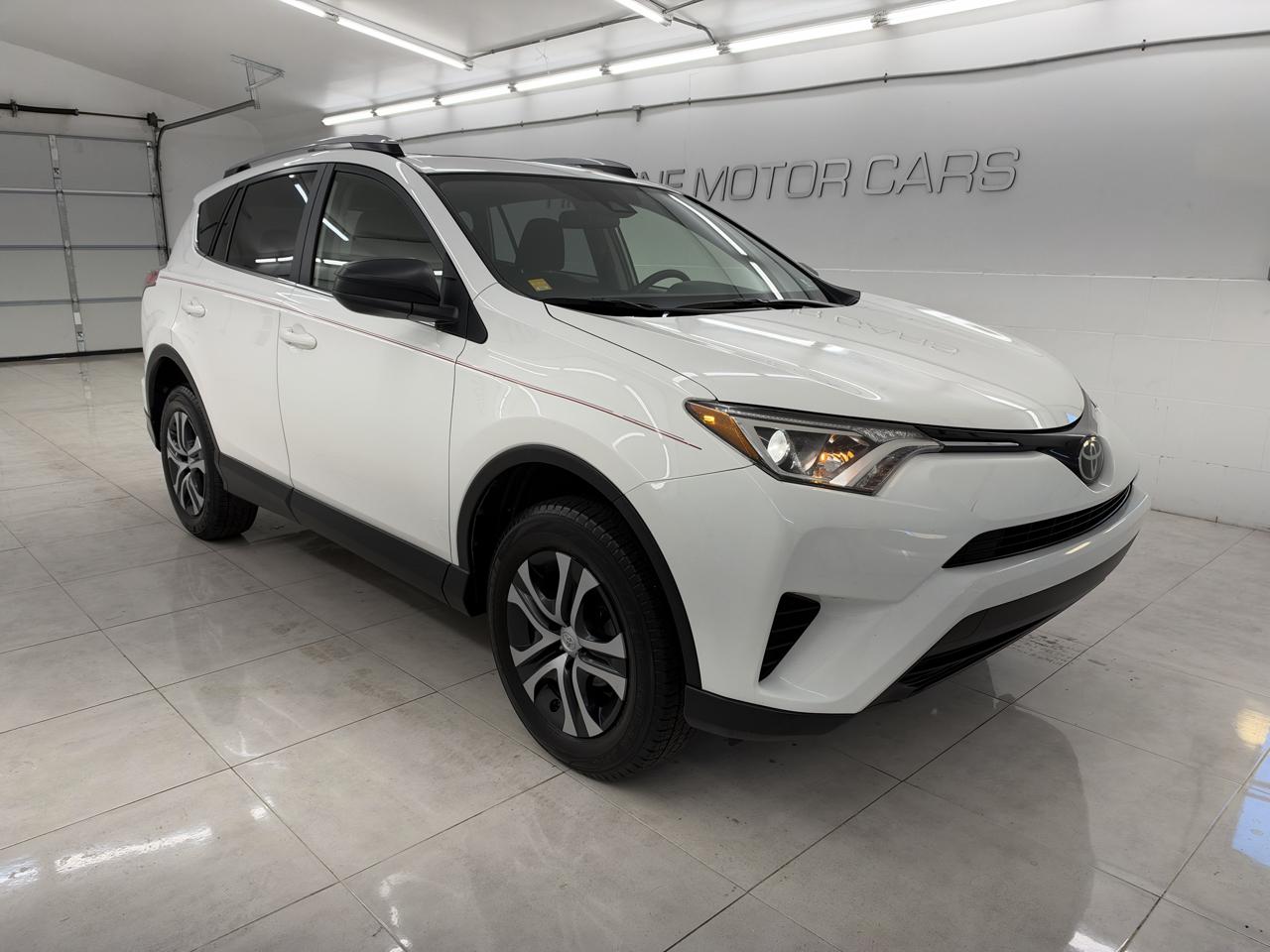 Toyota RAV4 LE FWD (Natl) 2017
