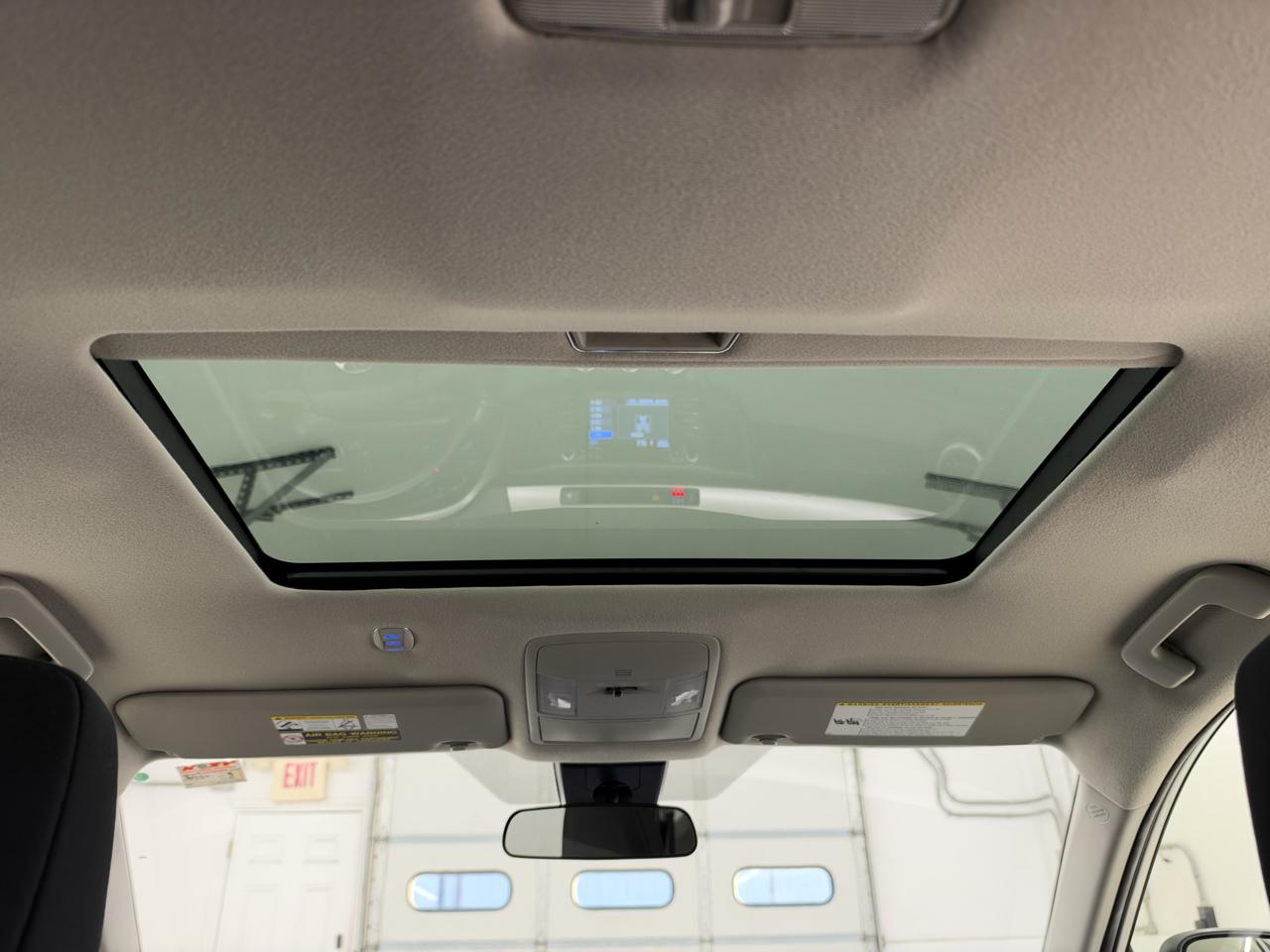 Toyota RAV4 LE FWD (Natl) 2017