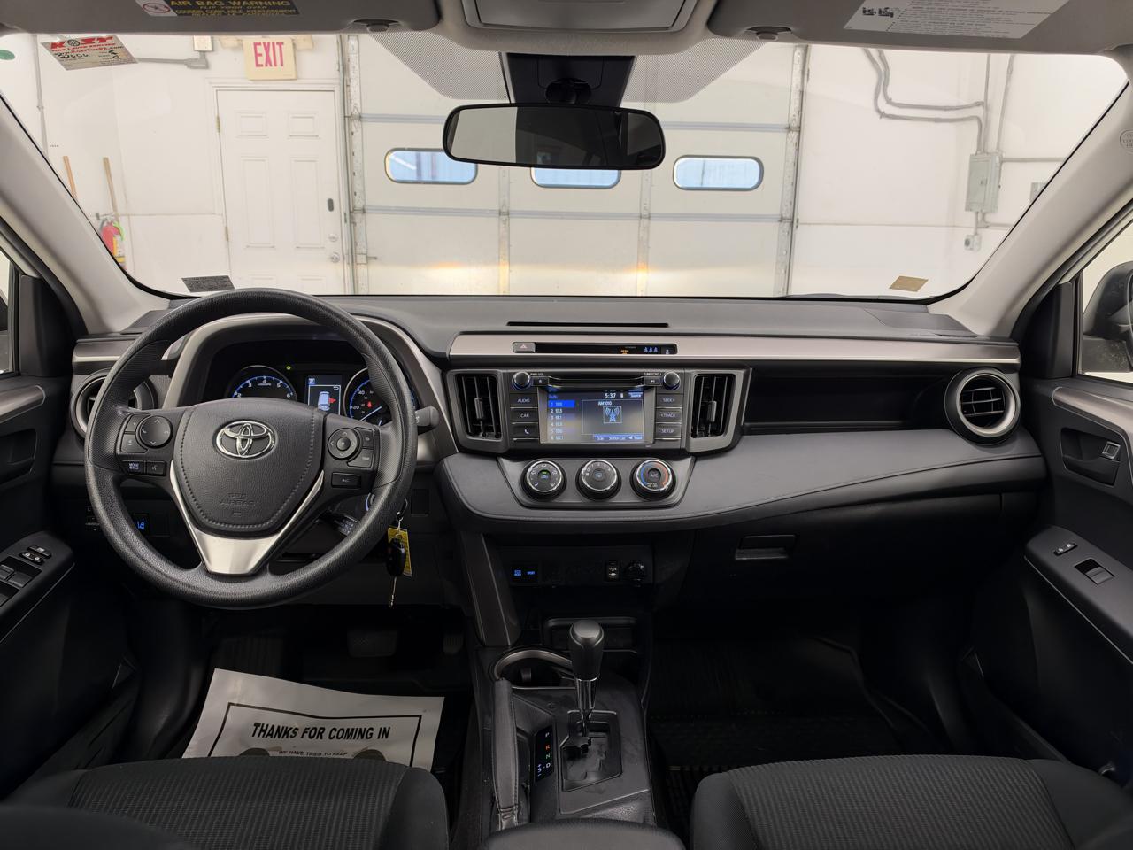Toyota RAV4 LE FWD (Natl) 2017