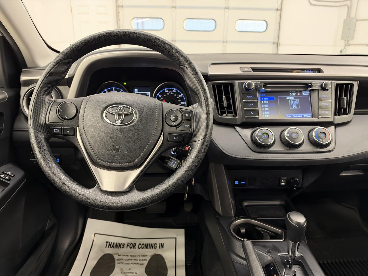 Toyota RAV4 LE FWD (Natl) 2017