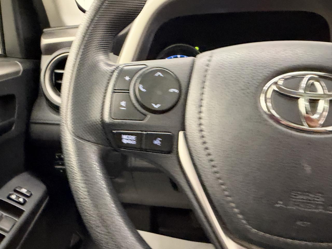 Toyota RAV4 LE FWD (Natl) 2017