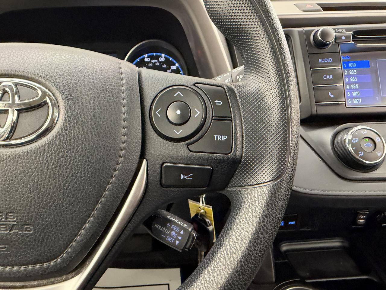 Toyota RAV4 LE FWD (Natl) 2017
