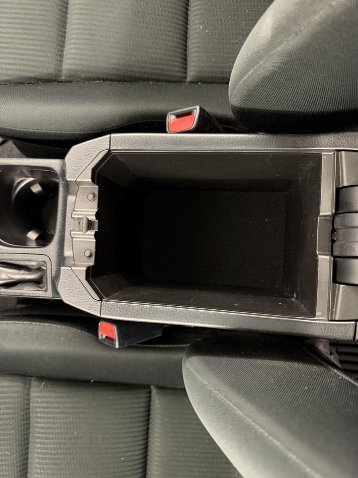 Toyota RAV4 LE FWD (Natl) 2017
