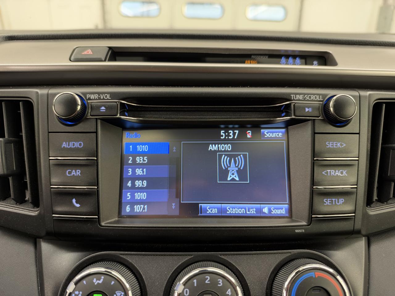 Toyota RAV4 LE FWD (Natl) 2017