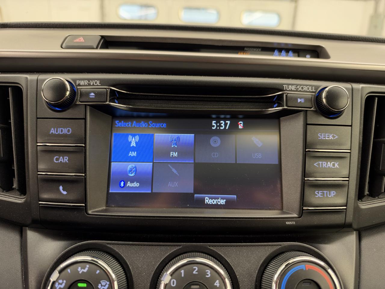 Toyota RAV4 LE FWD (Natl) 2017