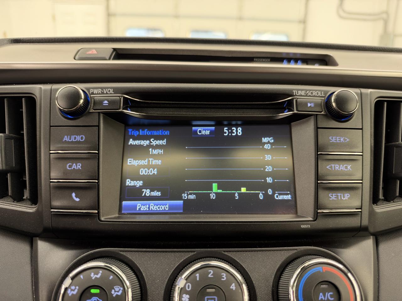 Toyota RAV4 LE FWD (Natl) 2017