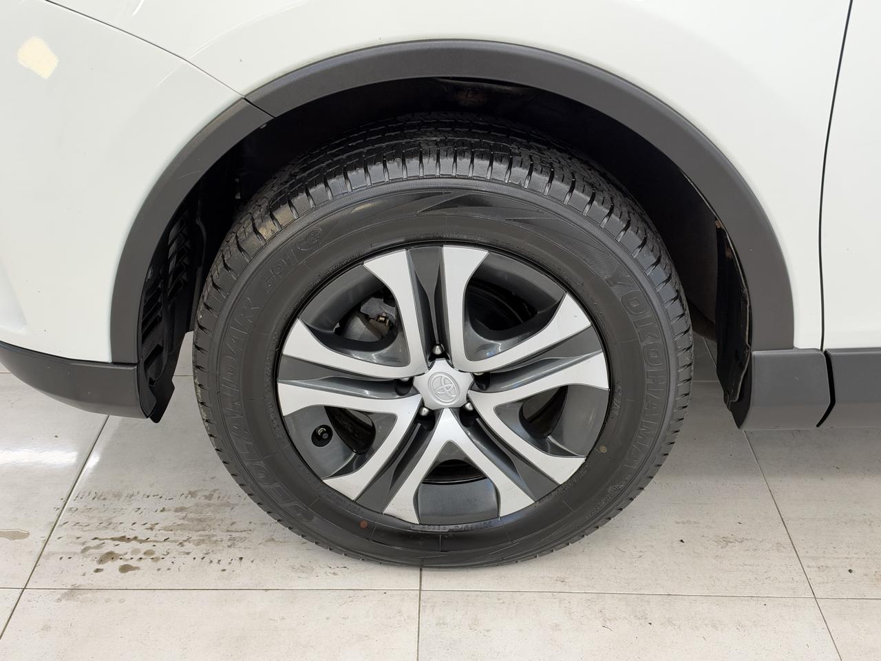 Toyota RAV4 LE FWD (Natl) 2017