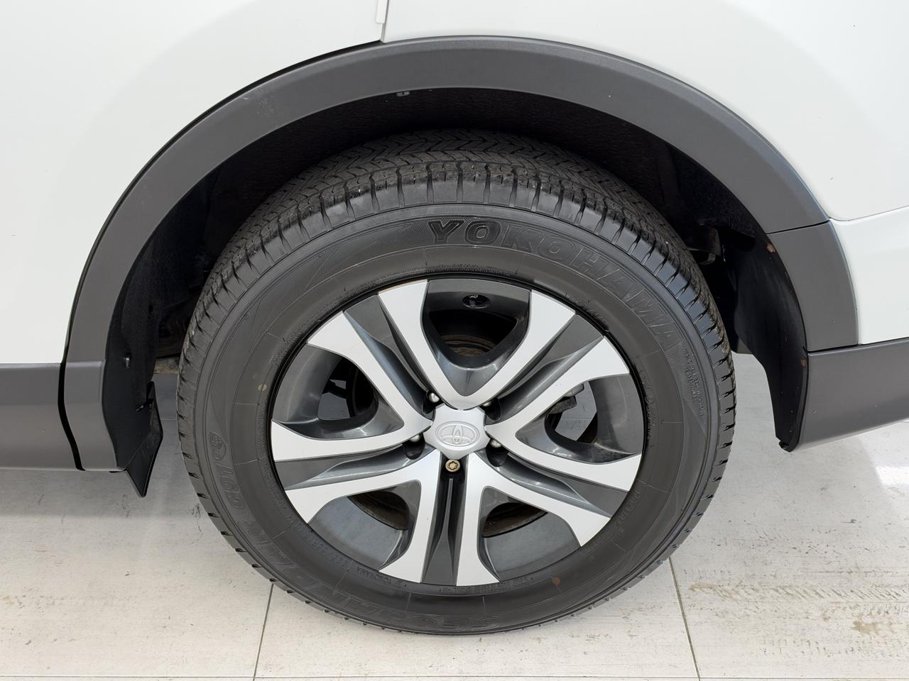 Toyota RAV4 LE FWD (Natl) 2017