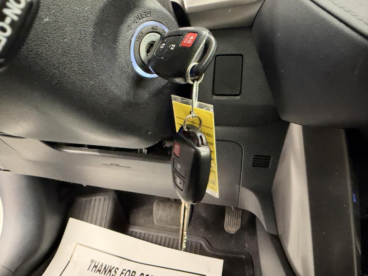 Toyota RAV4 LE FWD (Natl) 2017