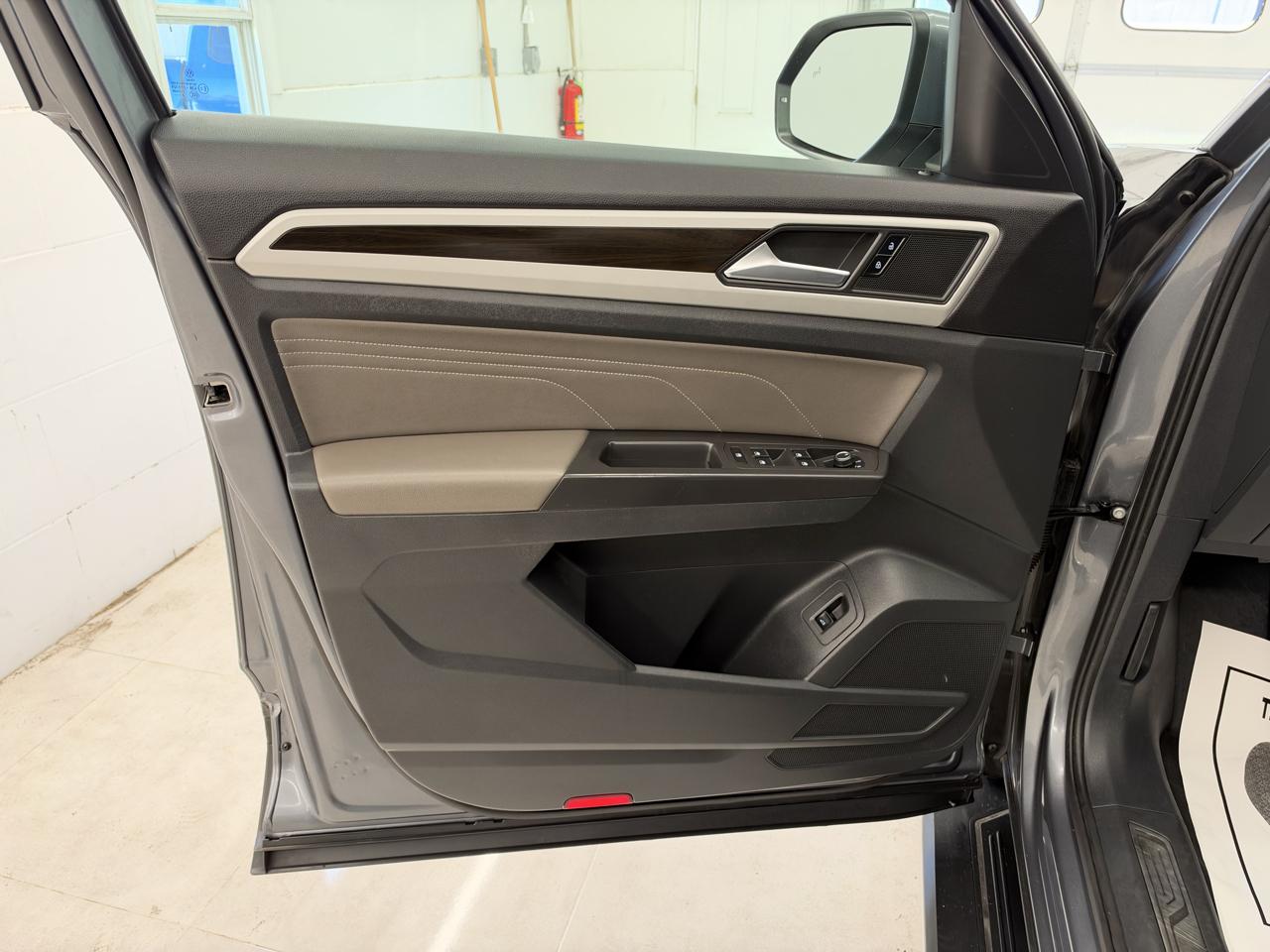 Volkswagen Atlas 3.6L V6 SE w/Technology 4MOTION 2023