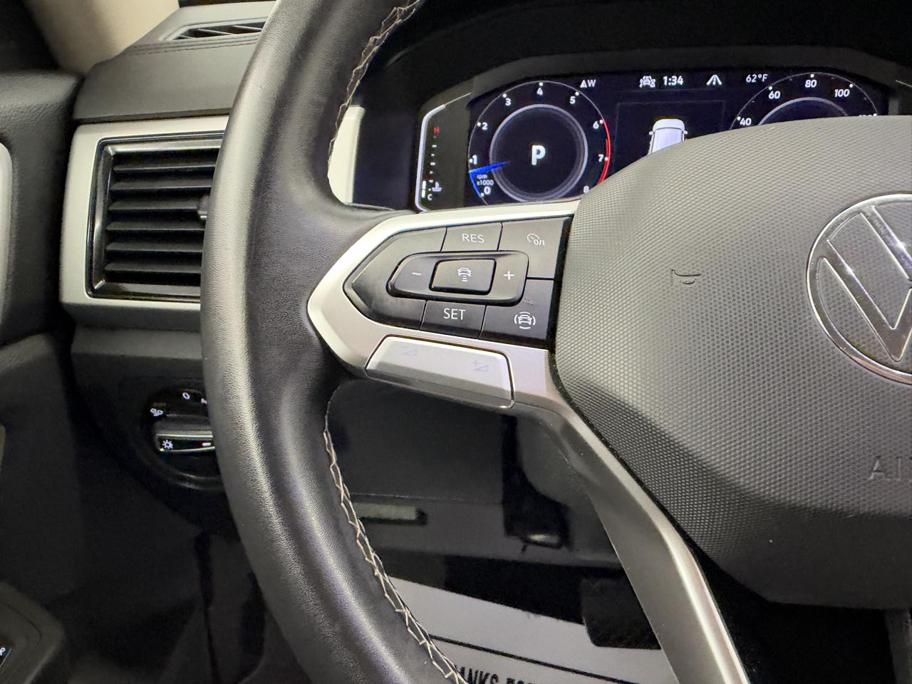 Volkswagen Atlas 3.6L V6 SE w/Technology 4MOTION 2023