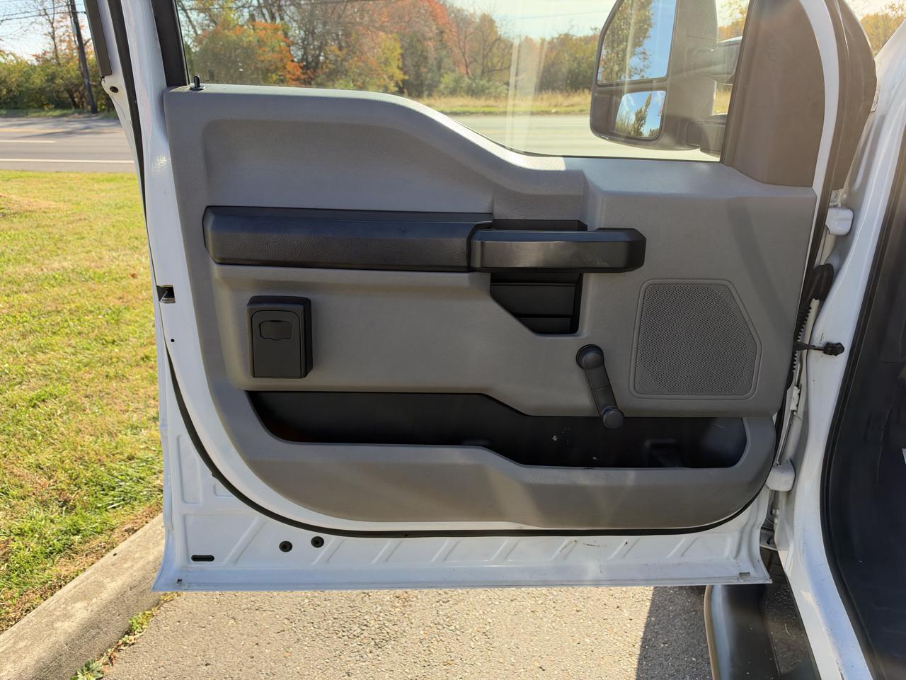 Ford Super Duty F-250 SRW XLT 4WD Reg Cab 8' Box 2019