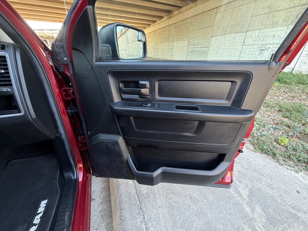RAM 1500 Tradesman Quad Cab 4WD 2014 RAM 1500 Tradesman Quad Cab 4WD 2014