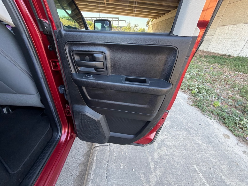 RAM 1500 Tradesman Quad Cab 4WD 2014 RAM 1500 Tradesman Quad Cab 4WD 2014