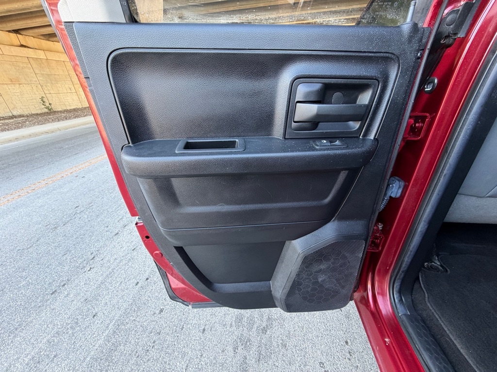 RAM 1500 Tradesman Quad Cab 4WD 2014 RAM 1500 Tradesman Quad Cab 4WD 2014