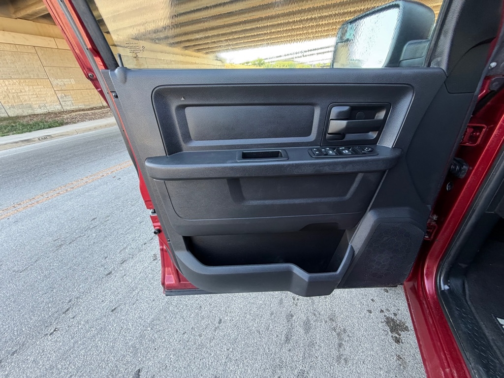 RAM 1500 Tradesman Quad Cab 4WD 2014 RAM 1500 Tradesman Quad Cab 4WD 2014