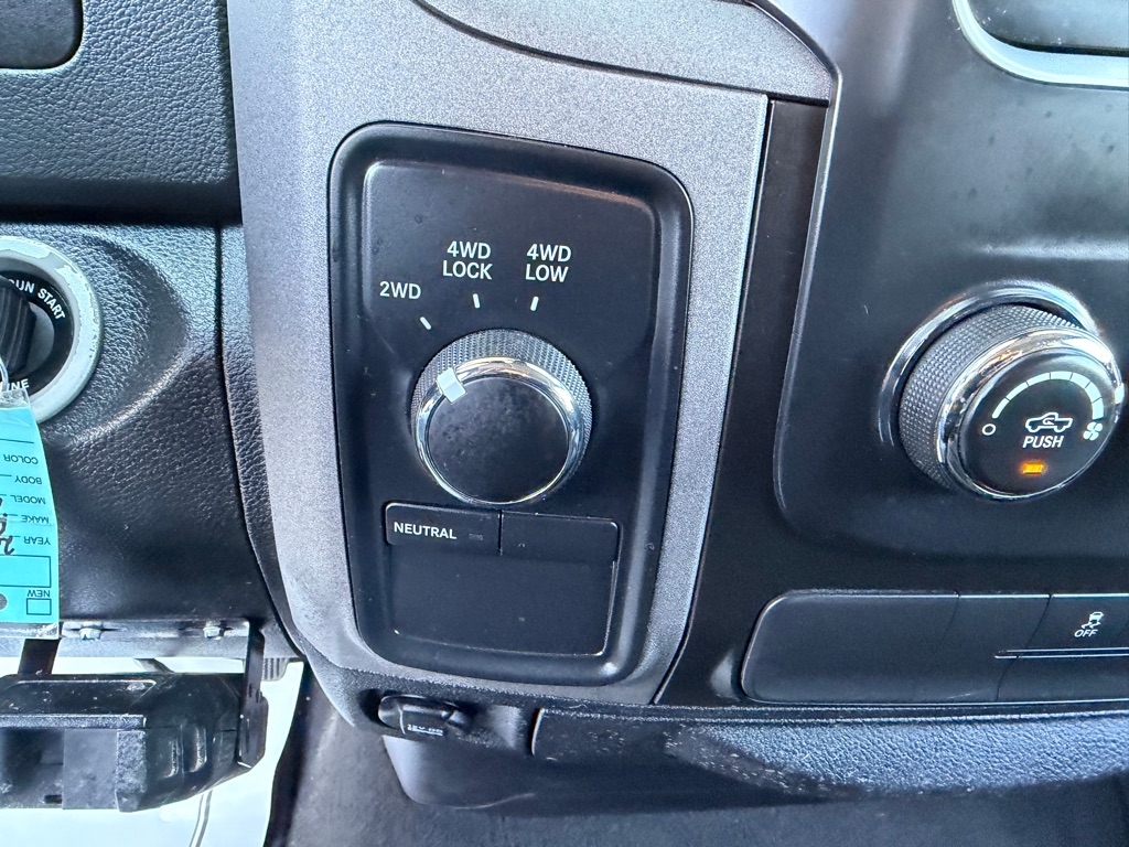 RAM 1500 Tradesman Quad Cab 4WD 2014 RAM 1500 Tradesman Quad Cab 4WD 2014