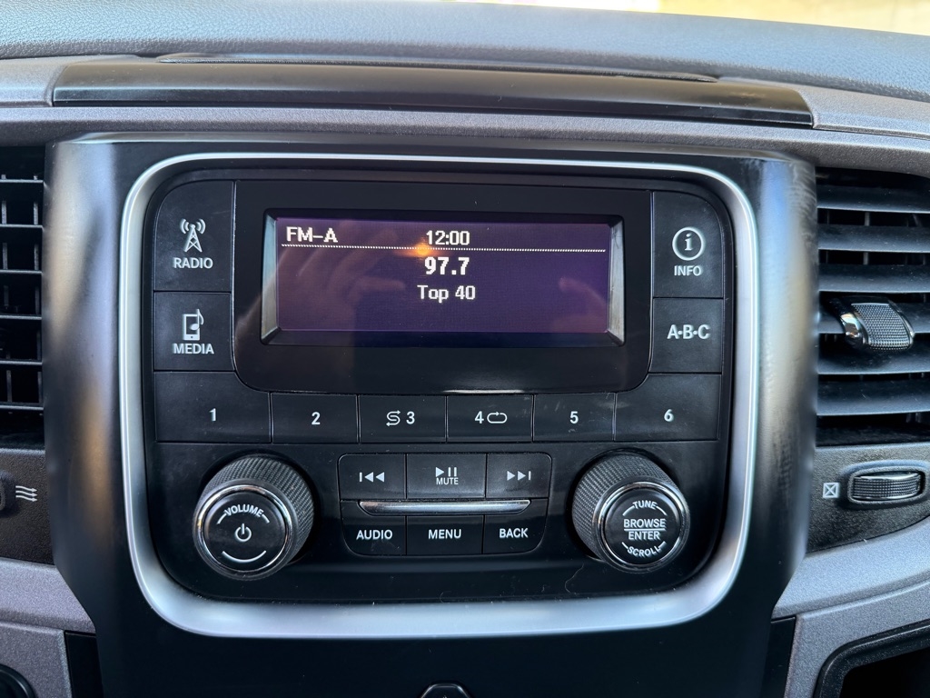 RAM 1500 Tradesman Quad Cab 4WD 2014 RAM 1500 Tradesman Quad Cab 4WD 2014