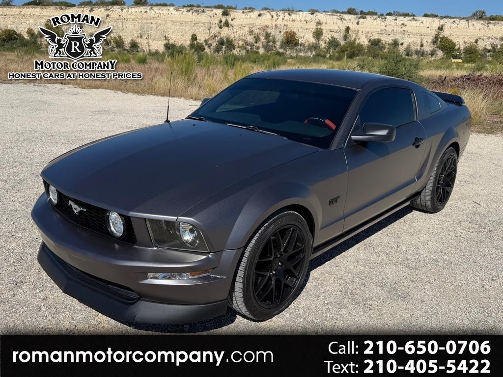 2005 Ford Mustang GT Deluxe Coupe
