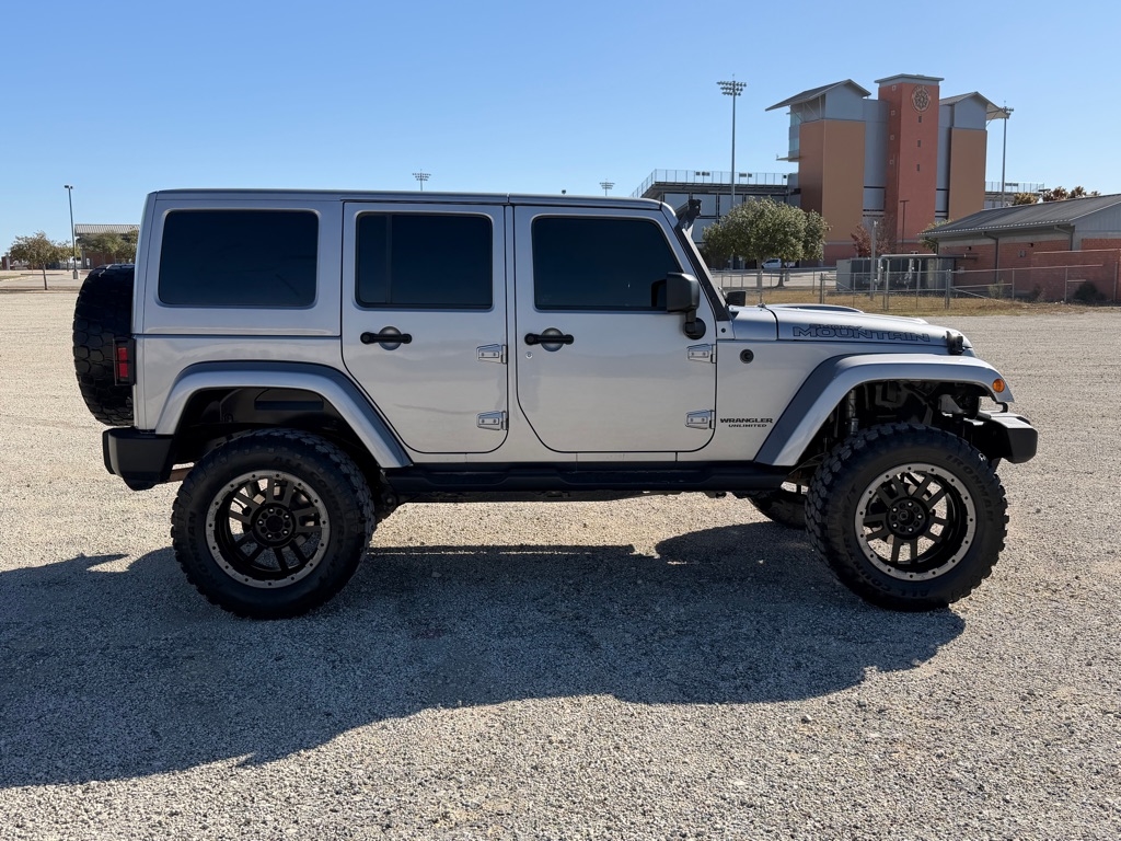 Jeep Wrangler Unlimited Sahara 4WD 2017