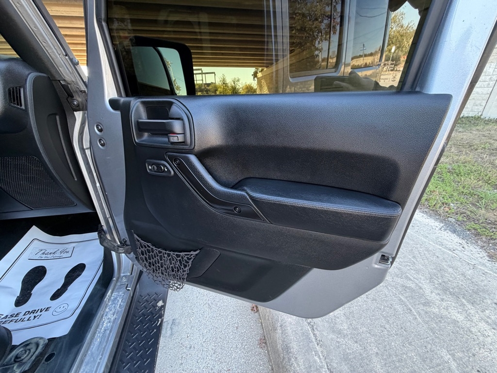 Jeep Wrangler Unlimited Sahara 4WD 2017