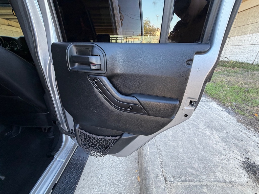 Jeep Wrangler Unlimited Sahara 4WD 2017