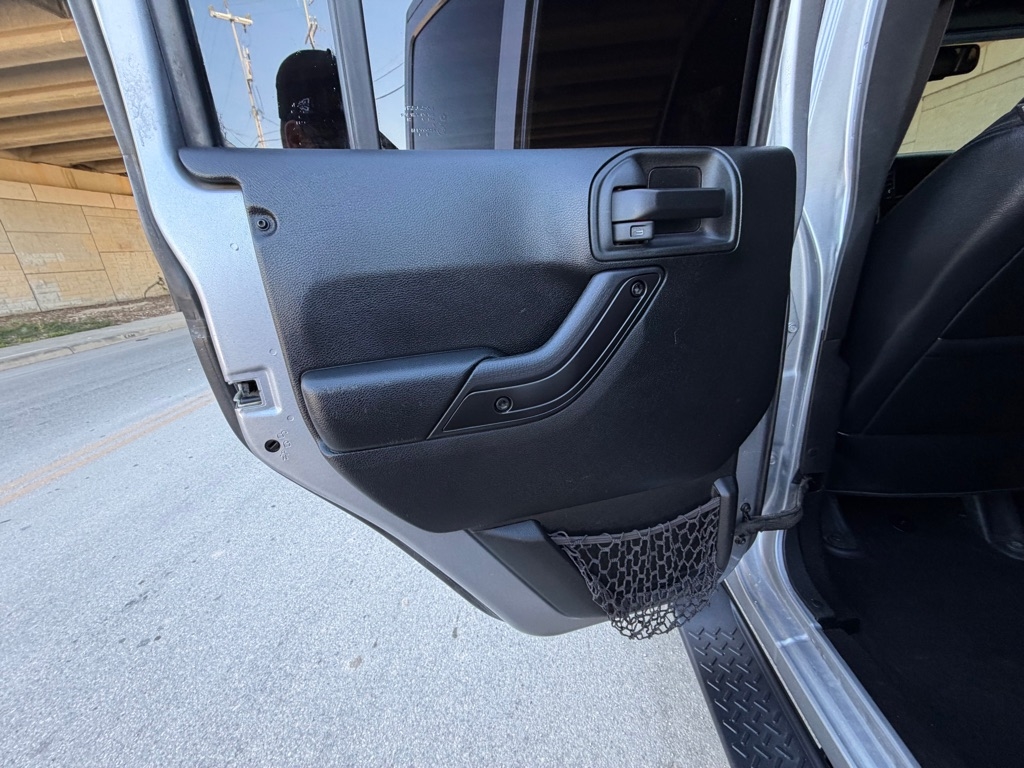 Jeep Wrangler Unlimited Sahara 4WD 2017