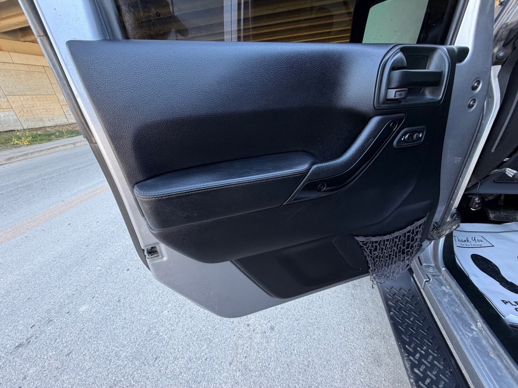 Jeep Wrangler Unlimited Sahara 4WD 2017