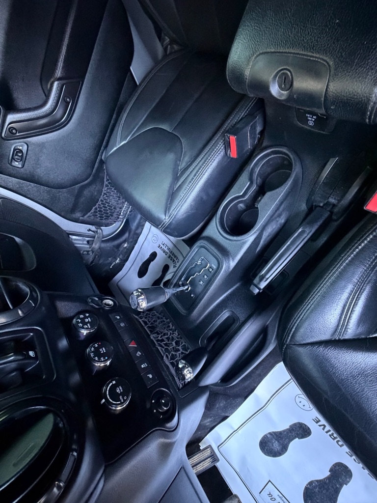 Jeep Wrangler Unlimited Sahara 4WD 2017