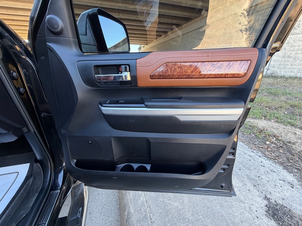 Toyota Tundra Platinum CrewMax 5.7L FFV 4WD 2014