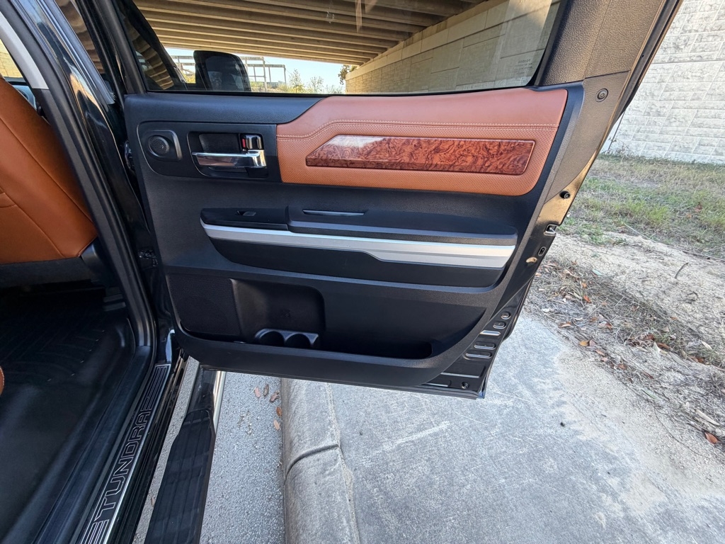 Toyota Tundra Platinum CrewMax 5.7L FFV 4WD 2014