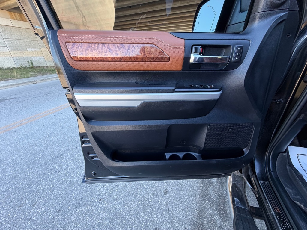 Toyota Tundra Platinum CrewMax 5.7L FFV 4WD 2014