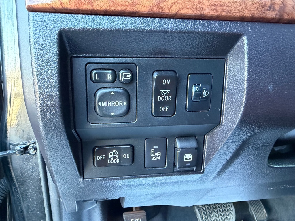 Toyota Tundra Platinum CrewMax 5.7L FFV 4WD 2014