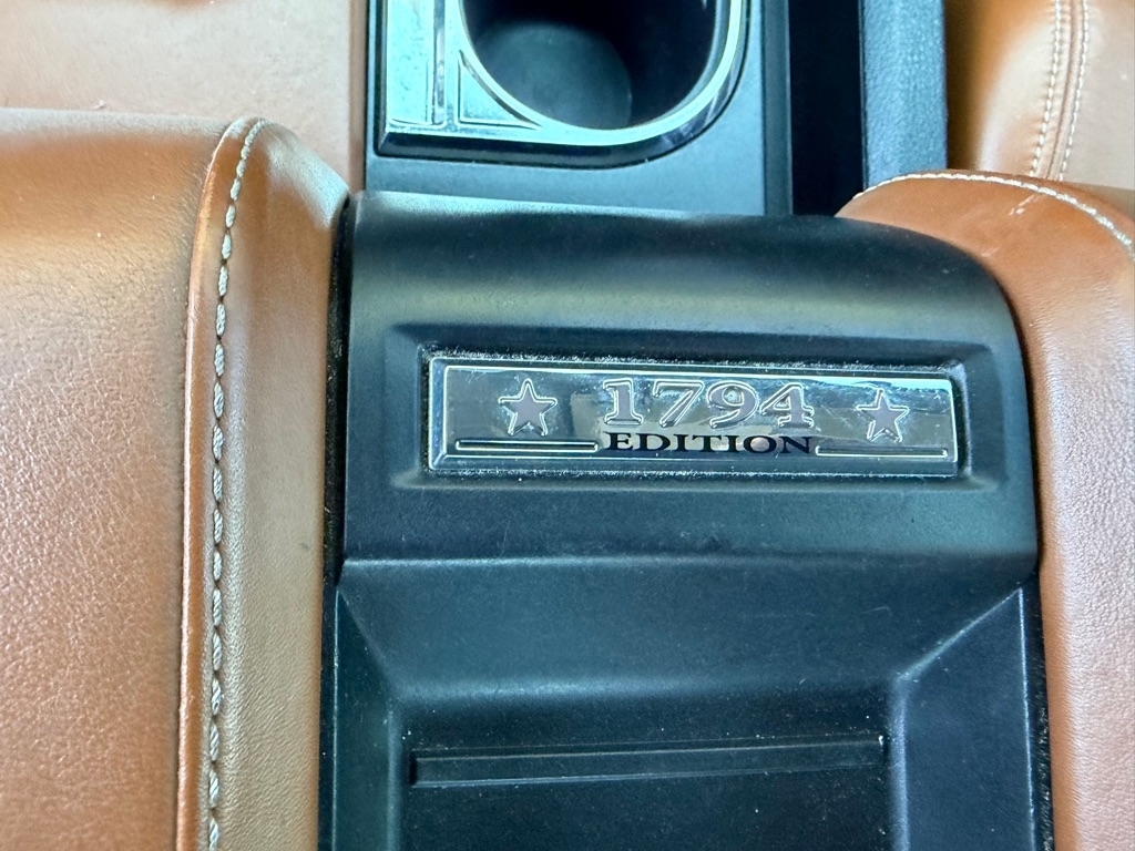 Toyota Tundra Platinum CrewMax 5.7L FFV 4WD 2014