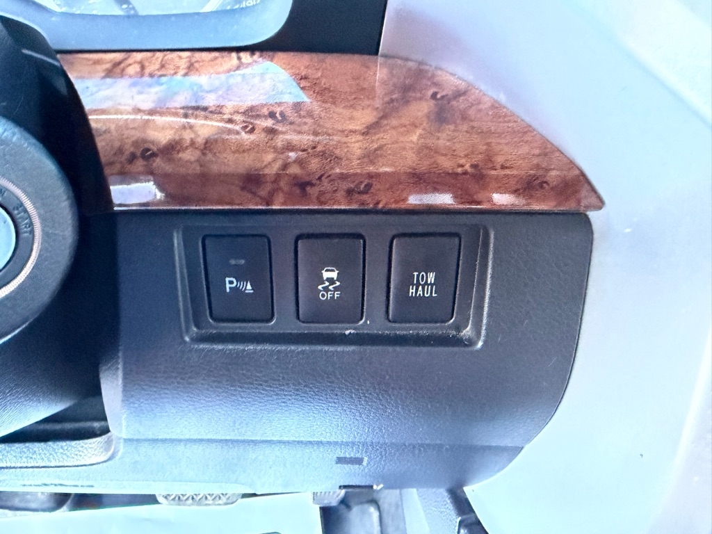 Toyota Tundra Platinum CrewMax 5.7L FFV 4WD 2014