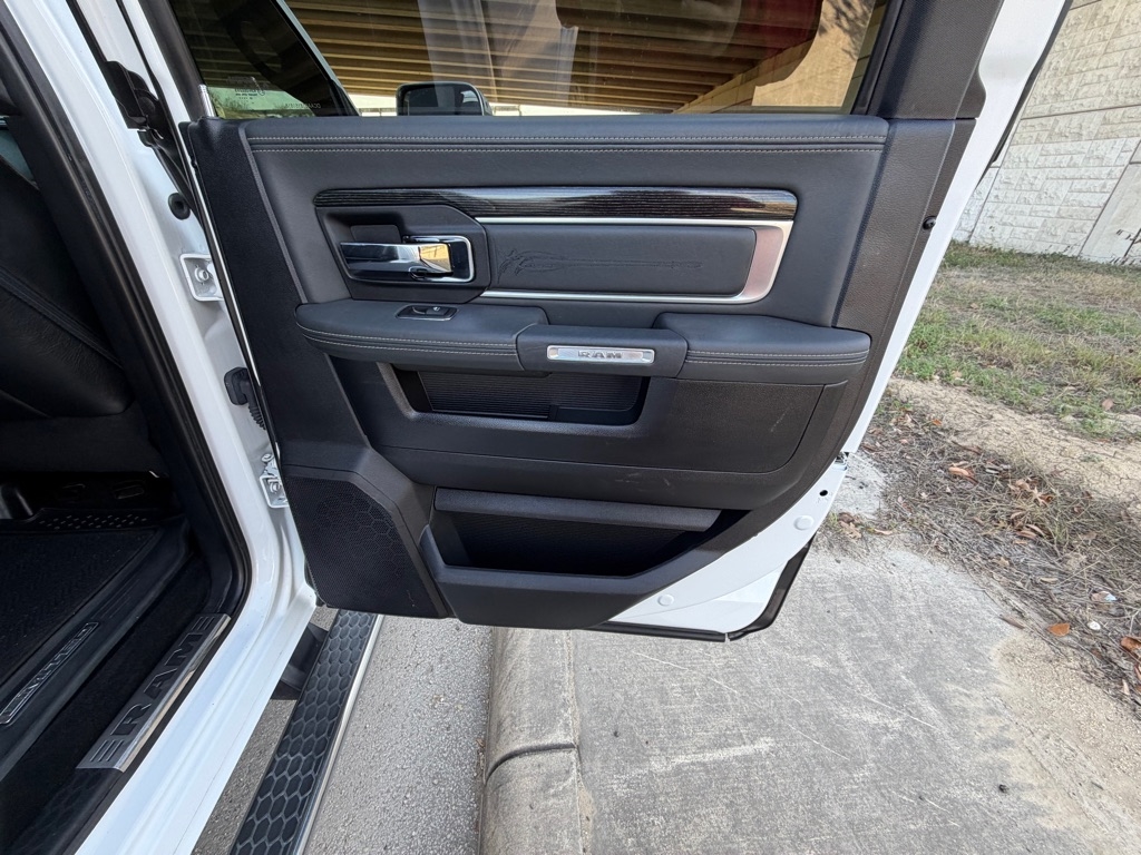 RAM 2500 Longhorn Crew Cab SWB 4WD 2016