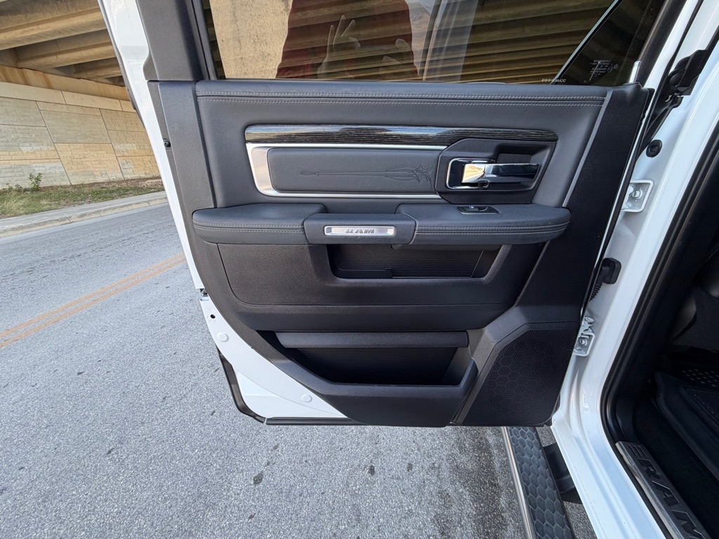 RAM 2500 Longhorn Crew Cab SWB 4WD 2016