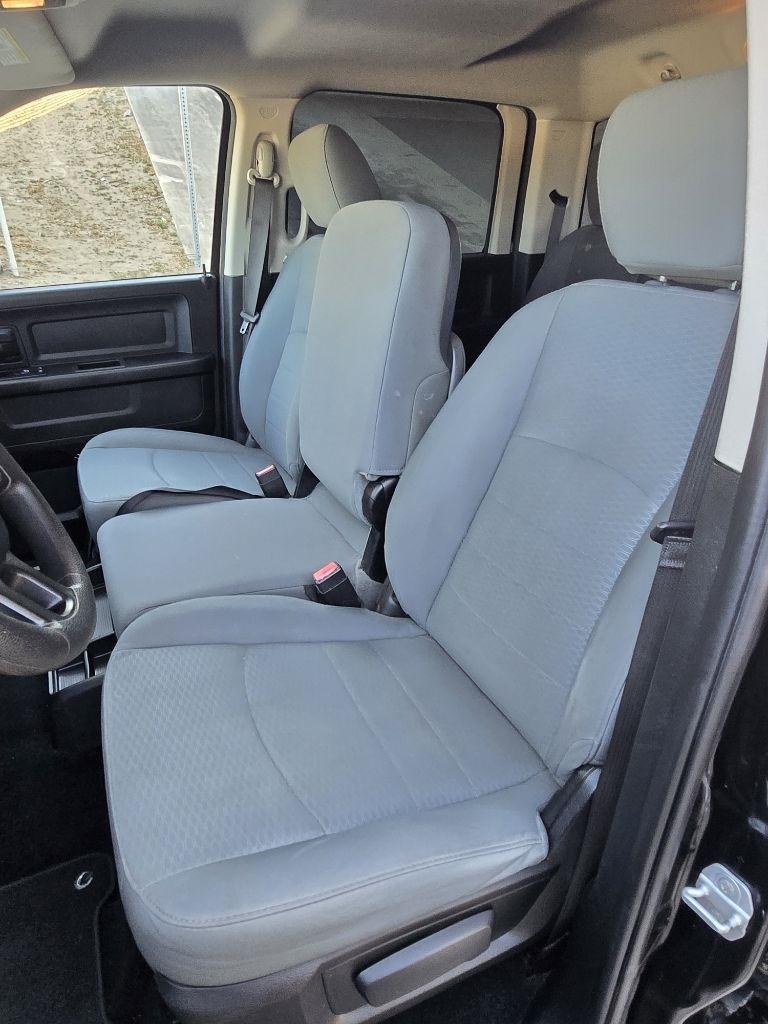 RAM 1500 Tradesman Crew Cab SWB 4WD 2015