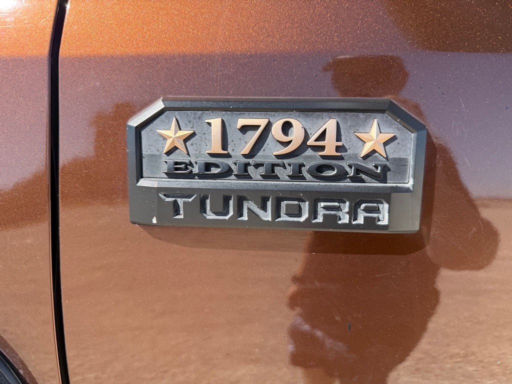 Toyota Tundra Platinum CrewMax 5.7L FFV 4WD 2014