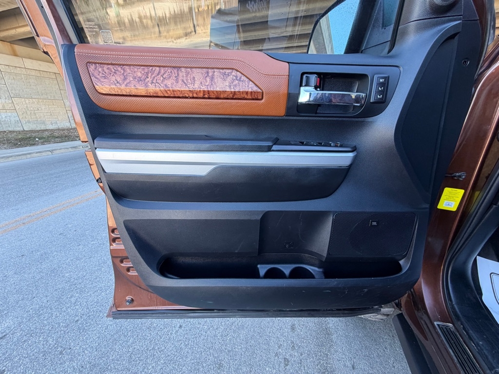 Toyota Tundra Platinum CrewMax 5.7L FFV 4WD 2014