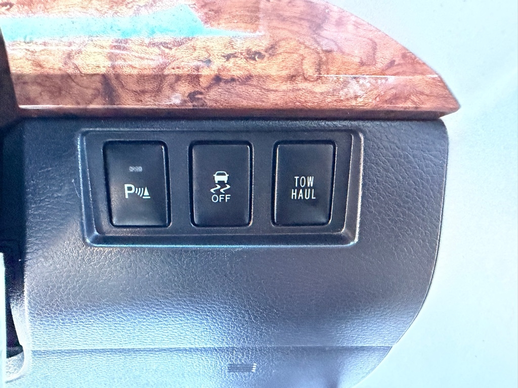 Toyota Tundra Platinum CrewMax 5.7L FFV 4WD 2014